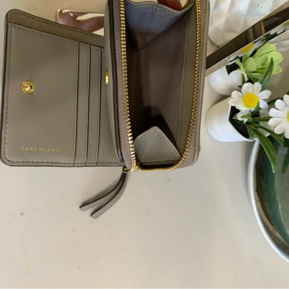 Tory Burch Quilted Leather Mini Wallet in Light Taupe with Gold Logo - Picture 12 of 13